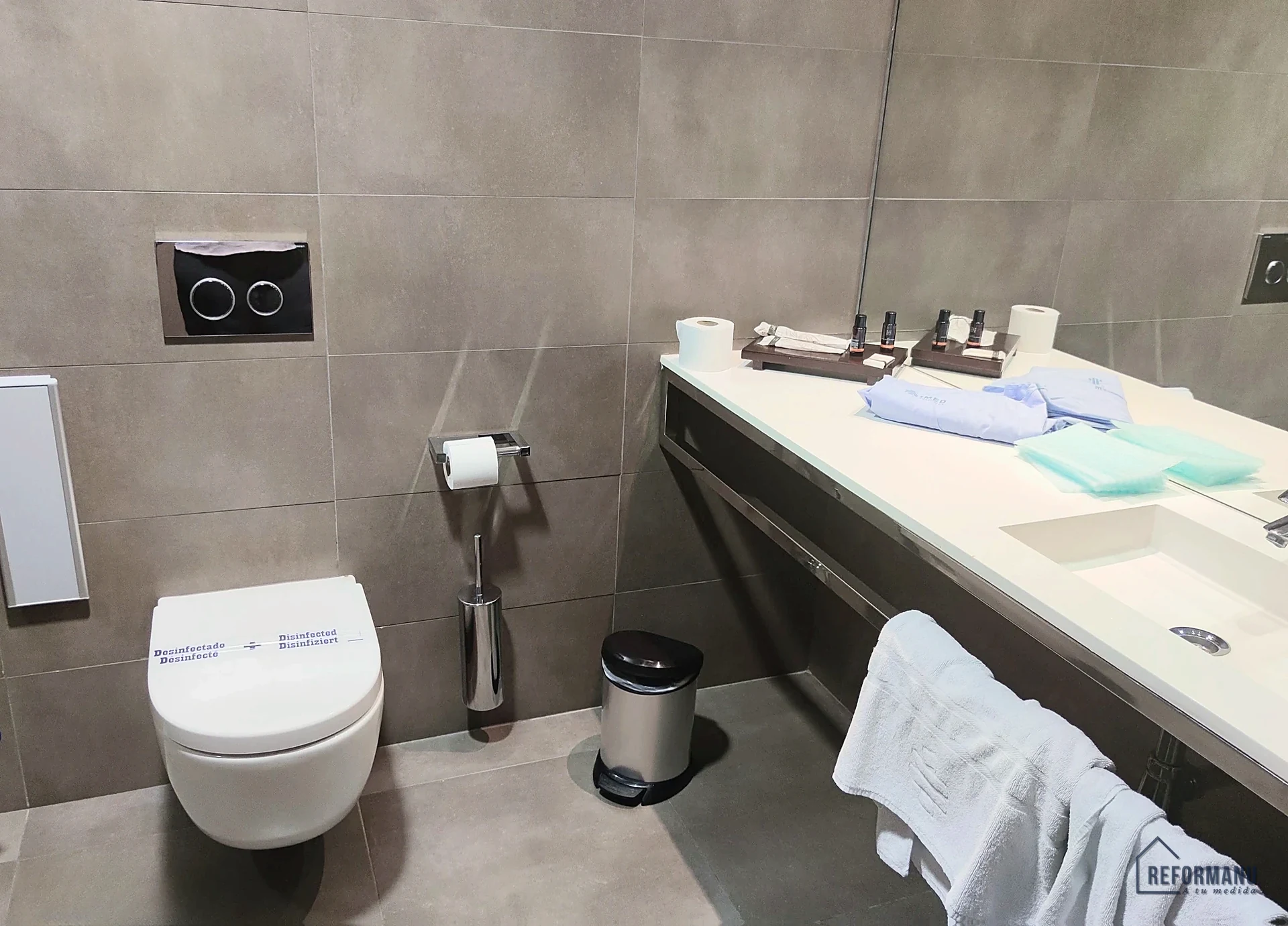 Grey large-format bathroom