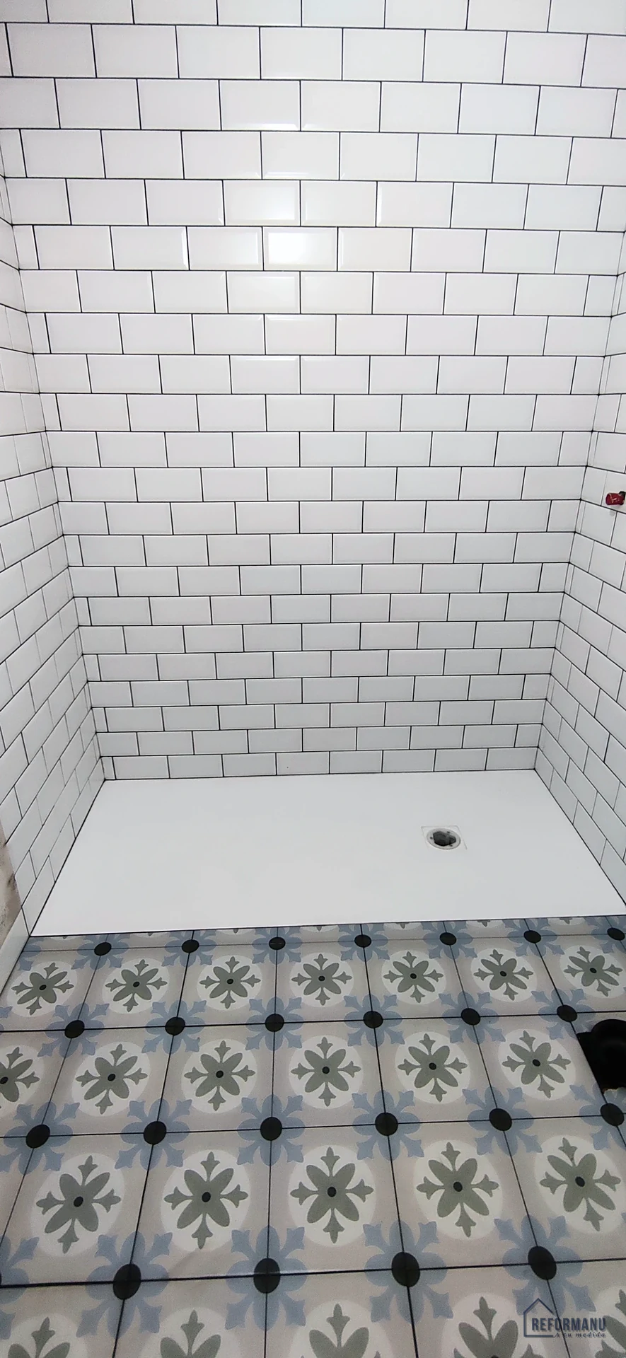 Bathroom with metro tiles and encaustic floor